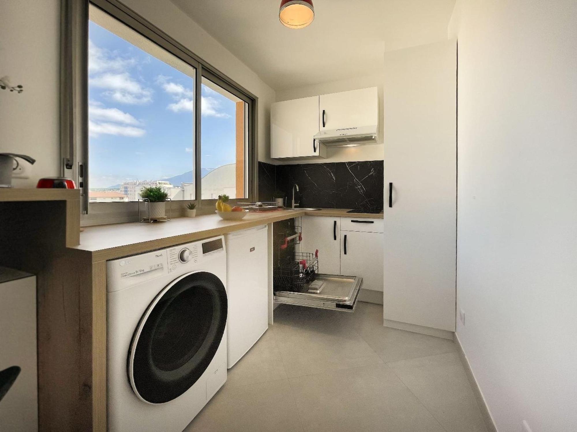 Homey Superchill: Modern Central Apartment with Netflix and Wi-Fi Annemasse Exterior photo